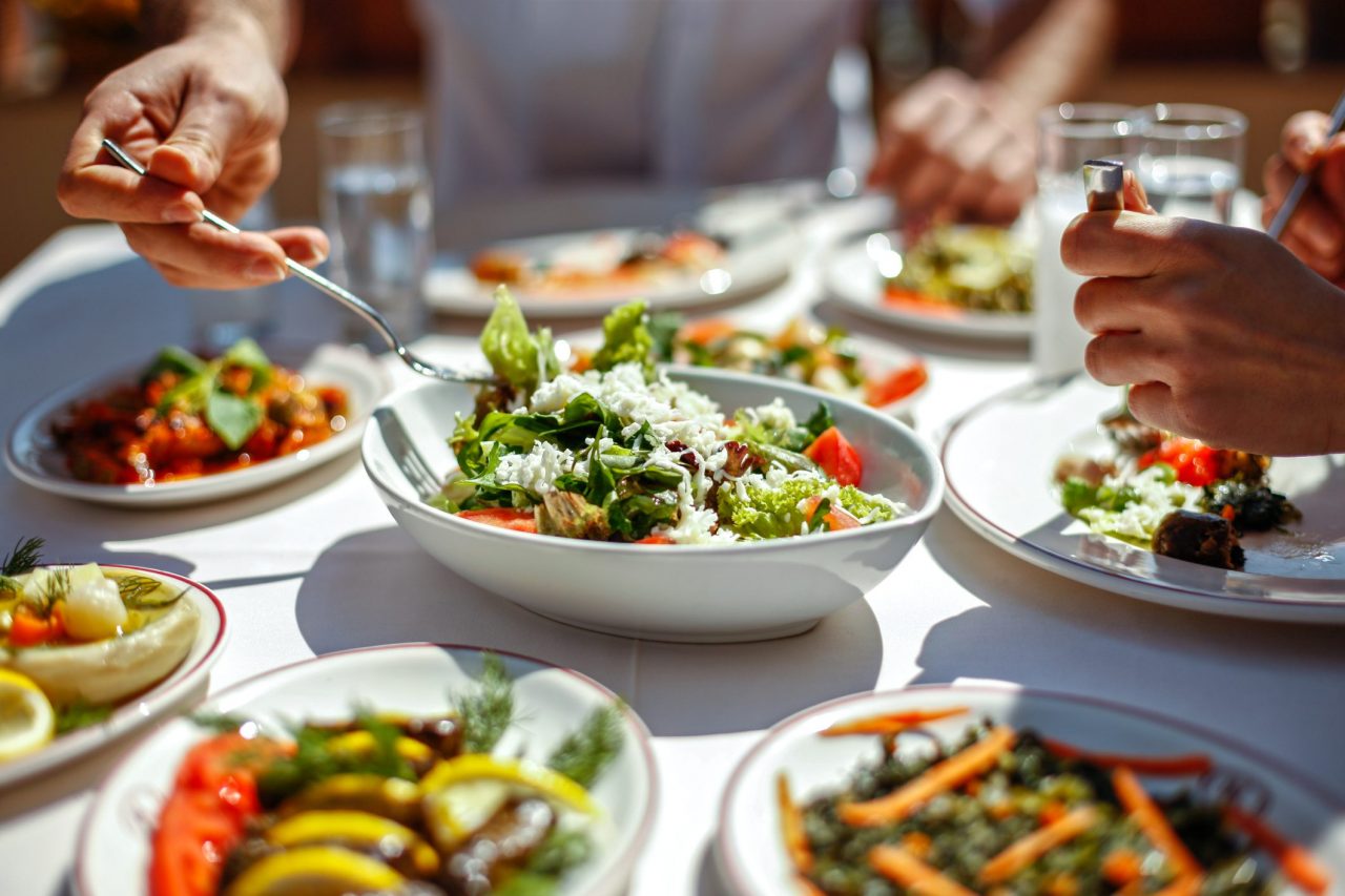 https://www.lagastronomiadiavigno.com/wp-content/uploads/2019/04/alimentazione-sana-1280x853.jpg